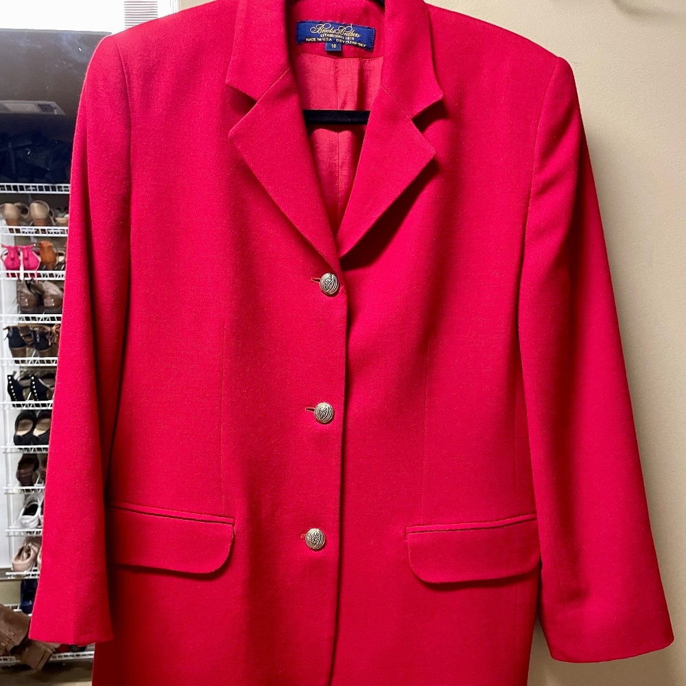 Brooks Brothers Red Blazer Size 8   Good as New! 18 1/2 w x 28 L